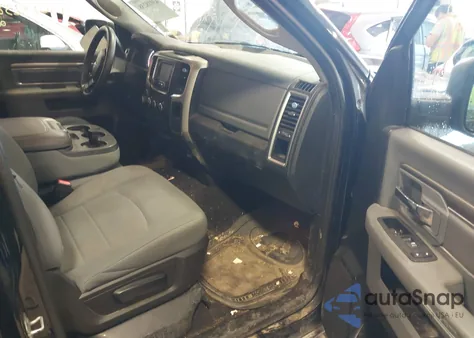 2017 Ram 1500 Slt 4X4 6'4 Box z USA, uszkodzony, nr VIN 1C6RR7GG8HS807706